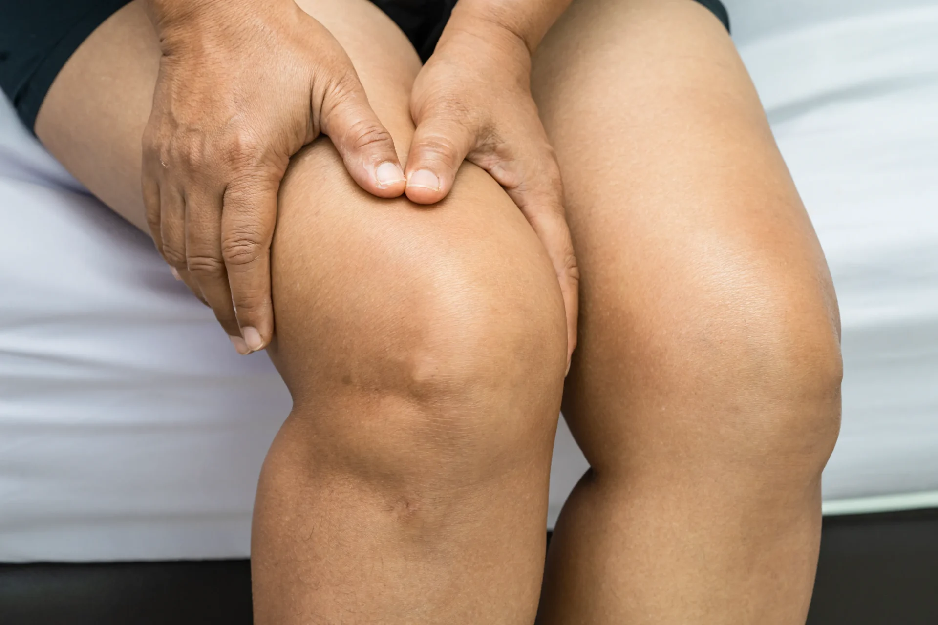 dikke knie en pijn